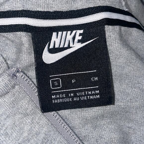 Nike Women’s Sz Small Cropped Hoodie Light Gray Zip Up / CV8618-063 - Picture 3 of 7